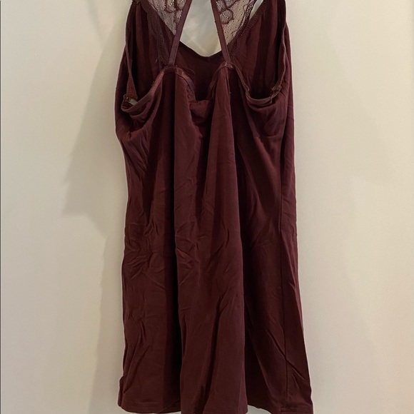 Maroon tank top with lace back - Picture 2 of 4